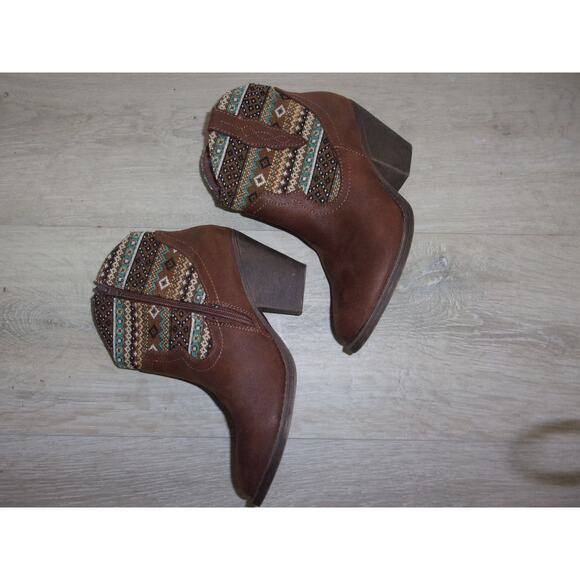 Maurices Brown Boots w Textile Detail - Picture 2 of 6